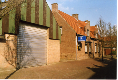 580942 Pand van Dakdekkersbedrijf Gielen en woning van Autorijschool Verhees aan de 2e Sint Jozefstraat , Februari 1990