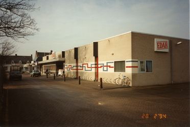 581133 Parkeerplaats van de Edah-winkel aan de Burgemeester Wijnenstraat 26, 28-2-1994