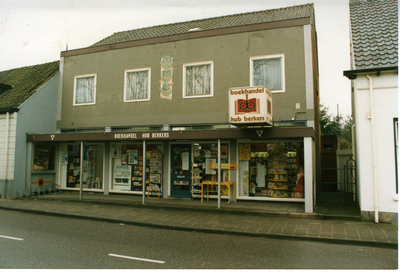 581136 Boekhandel Hub Berkers aan de Burgemeester Wijnenstraat, 1990-2000