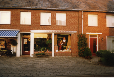 581216 Bloembinderij 't Ranonkeltje aan de Pastoor Arnoldstraat 14-16, 1985-1995