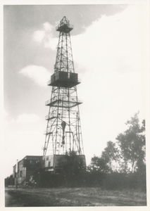 576152 Proefboring naar olie, verricht op de Brand in Asten, 1952