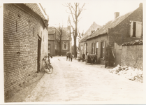 576262 Binnenstraat met links de muur van het Eeuwig Leven, daarachter het pand van timmerman Gielusse en daarachter ...