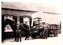 576352 Vracht klaar voor vertrek door expeditiebedrijf van Eijk, 1943
