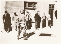576534 Gevangenen in het begin van de Molenstraat, 11 mei 1940