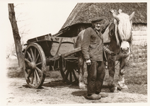 576587 Eén van de broers van Valen met paard en wagen, 1950-1960