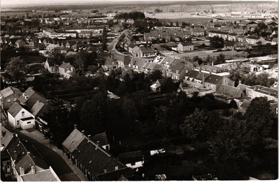 576739 Panoramafoto met linksonder de Mgr. den Dubbeldenstraat, rechtsmidden de Burgemeester Wijnenstraat en ...