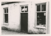 576753 Smederij en huishoudelijke artikelenwinkel van W. Hoefnagels, Kleine Marktstraat, 1955