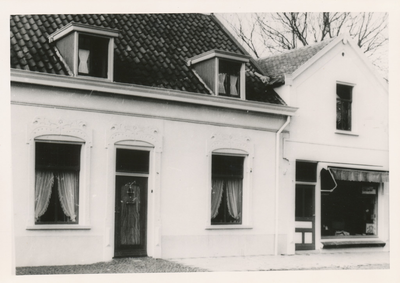 576754 Meubelzaak van L. Coolen, Wilhelminastraat, 1955