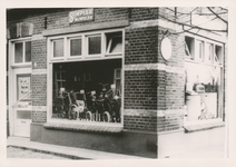 576757 Fietsenwinkel van P. Bukkems, Hemel, 1955