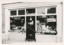 576760 Rook- en tabakswinkel van A. Bekken - Ceelen, Julianastraat, 1955