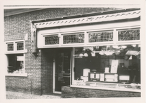 576773 Radio- en electrazaak van H.J. Canters, Burgemeester Wijnenstraat, 1955