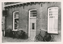 576777 Dameskapsalon van M. Driessen, Burgemeester Wijnenstraat, 1955