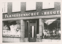 576789 Textielwinkel van de Fa. H. Verdonschot - van Heugten, Emmastraat, 1955