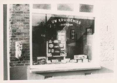 576796 Kruidenierswinkel van J. van Stratum, Wolfsberg, 1955