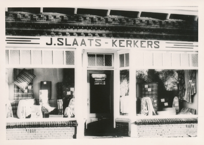 576801 Textielwinkel van J. Slaats - Kerkers in Heusden, 1955