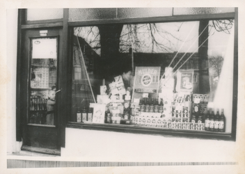 576804 Levensmiddelen en kruidenierswinkel Edah van v.d. Loo, Marktstraat, 1955