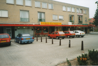 576845 Chinees-Indisch Restaurant Nieuw Kota Radja, Floraplein, met rechts een snackbar, 1999
