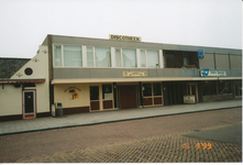 576860 Bar, Dancing, Discotheek Oase, Logtenstraat, rechts daarvan een Elektro-speciaalzaak, 1999