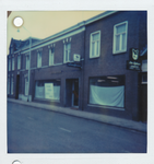 576912 Modehuis Derckx, Burgemeester Wijnenstraat met geblindeerde ramen, 1983