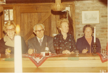 577264 Ontmoeten in café van Hoek in Asten op de Markt, Van 10 tot 12-10-1975.