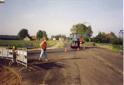 577438 Het walsen van het asfalt, 1994