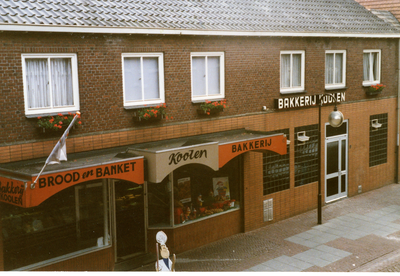 581282 Bakkerij Koolen aan de Marktstraat, 1990