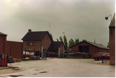 581299 Bedriifsgebouw van firma van Horssen aan het Moleneind 9, 2000-2003