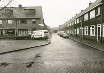 1403 Lodewijk Houbenstraat, met links Groenten & Fruit W. Konings, ca. 1980