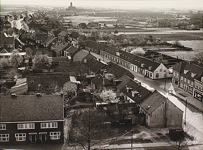 3886 Panorama van de Strijpsestraat richting Zeelst met op de achtergrond de Theresiakerk, gezien vanaf de St. ...