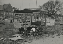 194735 Kindermiddag: het bouwen van een dorp van hout door kinderen, 07-1977 - 00-08-1977