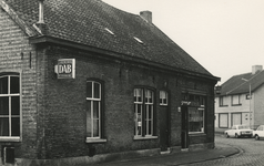 140180 Branten winkel in textiel vloerbedekking en bedden, Dorpsstraat 122, 1975