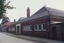 140390 De gymzaal en patronaat, Baron van Scherpenzeel Heuschweg, 25-07-1990