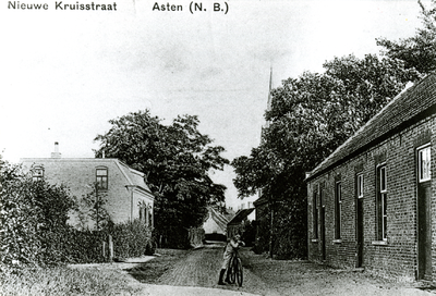 210031-001 Nieuwe Kerkstraat, met links de woning van torenuurwerkfabriekant Johan Eijsbouts, 1905