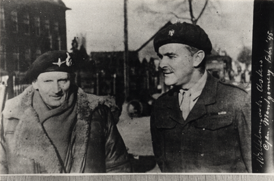 210356 Veldmaarschalk Montgomery en Kolonel Pehijs? voor het Patersklooster, 02-1945