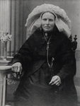 210453 Mevrouw Driessen - Berkvens met Brabantsemuts, 1905 - 1915