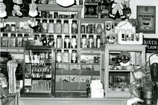 210806-002 Snoepwinkel Likkepot Wolfsberg van Karel Brúsewitz, 1988
