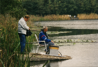 211002 Visvijver Asten-Heusden. 2 vissers.najaar, 2001