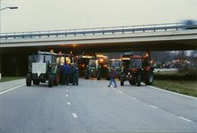213052 Demonstratie: Boeren naar 's Bosch, E-3 weg afgesloten door de boeren, 12-1995