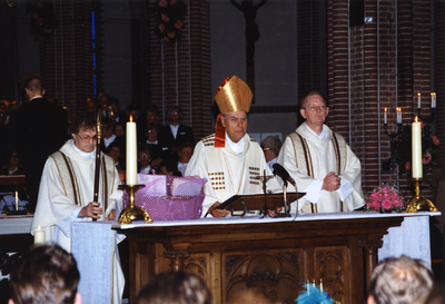 214410 Het 100-jarig jubileum van de harmonie St. Cecilia: Pastor van As, Mgr. Bluijssen en pastor van Ras tijdens de ...