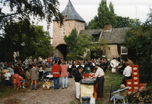 214473 Panorama tijdens openluchtconcert van harmonie St. Cecilia in het kasteel, 24-09-1995