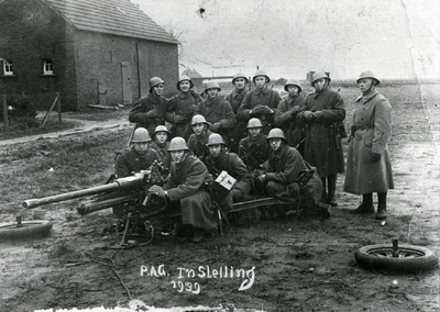 214763 Mobilisatie : met militairen van het pantser afweergeschut in Grubbenvorst : 1. 7. Bert Joosten, 1939