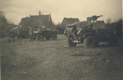 230188 Oorlogsmateriaal aan de Dorpsweg, 09-1944