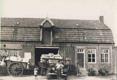 230194 Pakhuis Boerenbond zicht Nieuwe Kerkstraat, later de Postel, 1947