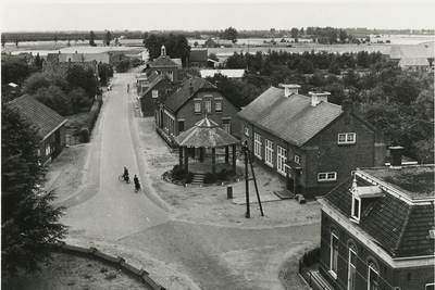 230306 In de richting van Helmond, met in het midden de kiosk, 00-06-1955 - 00-08-1955