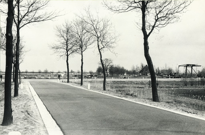 230374_01 Wegwerkzaamheden: asfaltering van Laan ten Boomen, in richting van Zuid Willemsvaart, met brug sluis 10 met ...