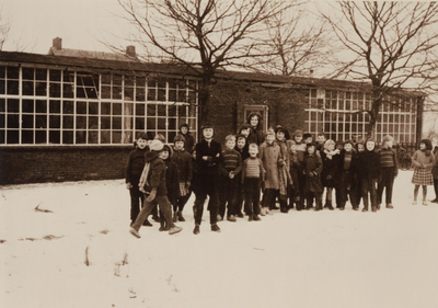 230375 Noodlokalen bij de Jozefschool in Someren-Heide, 1960