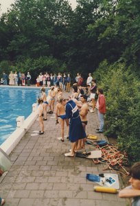 231098 Het demonstreren van snorkelen, 7-1984