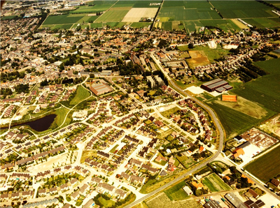 231391 wijk De Loove , en rechts in de hoek de gemeente werf op de hoek Loovebaan/ Kerkendijk, 1985