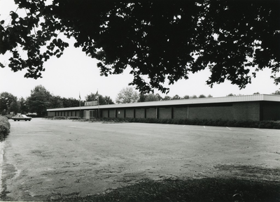 231443 Zwembad de Diepsteeckel, Witvrouwenbergweg : met parkeerplaats, 08-1987
