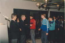 231520 Ontvangst van kampioenen van sport verenigingen groot Someren in het gemeentehuis, 13-11-1987